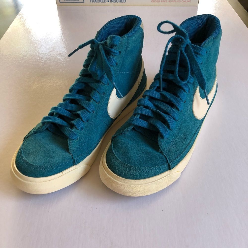 NIKE Women’s Hi Top Sneakers 403729-301 Sz 6.5